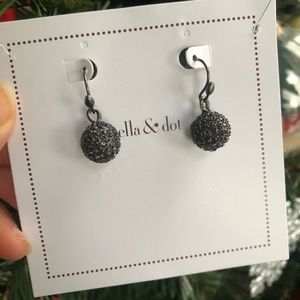 Stella & Dot hematite drop earring